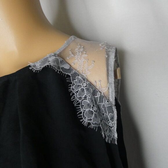 Alice + Olivia Sleeveless Floral Lace Shoulder Top - Picture 5 of 8